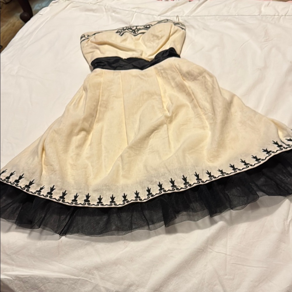 Elegant Cream and Black Strapless Dress